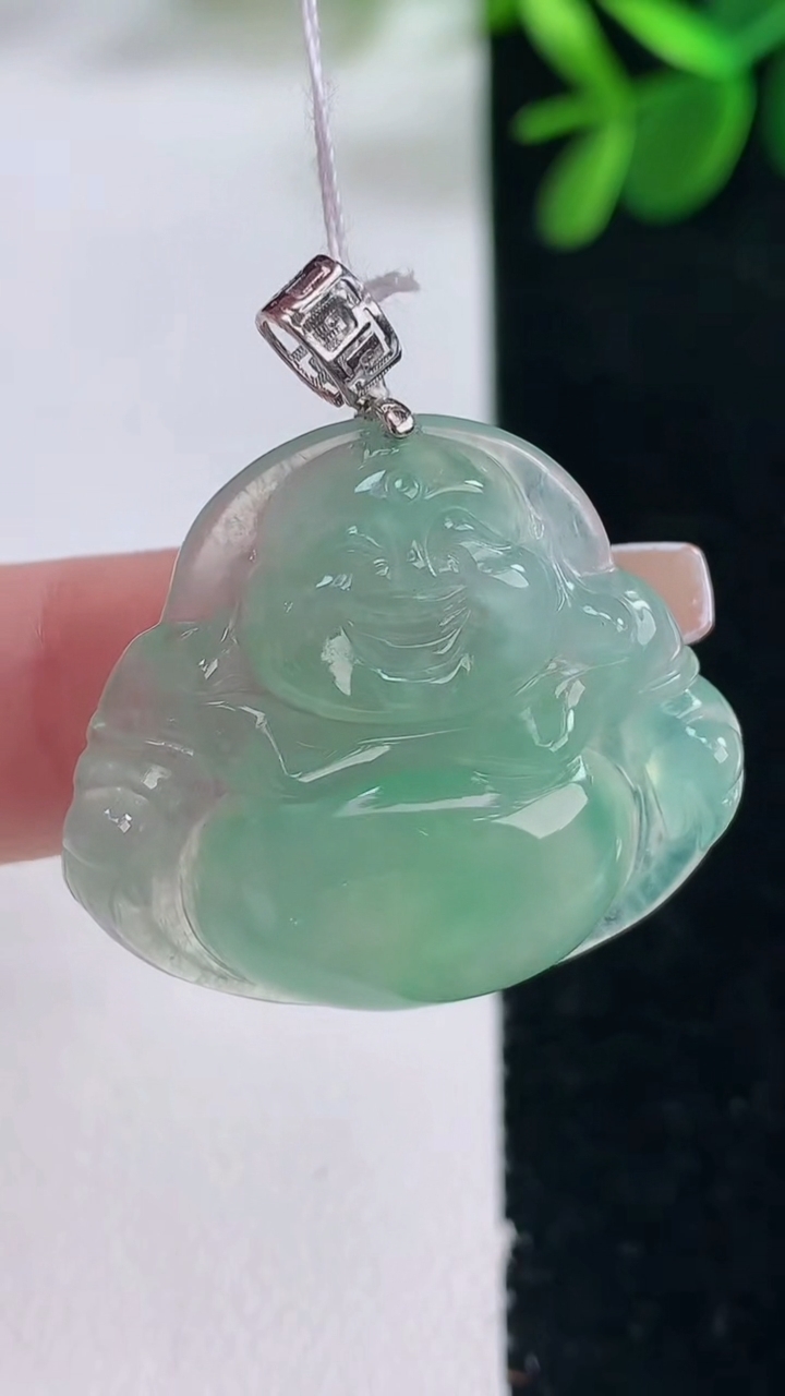 天然A货翡翠佛公吊坠，尺寸27.2-29.7-5.8，重量:7.02g
12月26日