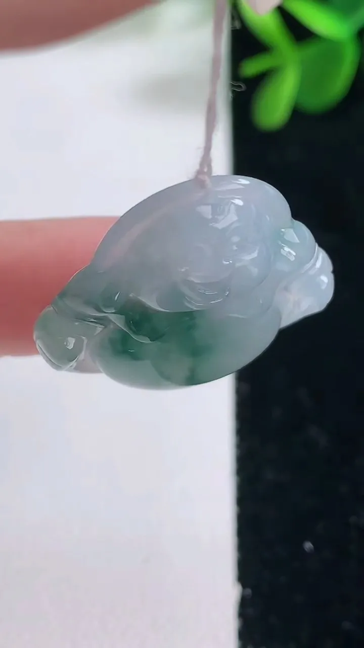 天然A货翡翠飘花佛公吊坠，尺寸25.4-26.8-5.8，重量:6.11g
12月26日