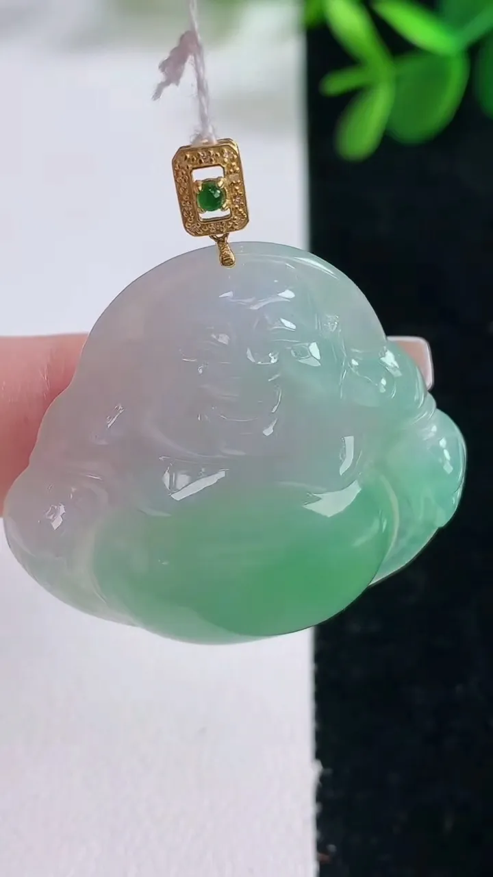 天然A货翡翠佛公吊坠，尺寸32.6-34.8-6.2，重量:11.08g
12月26日