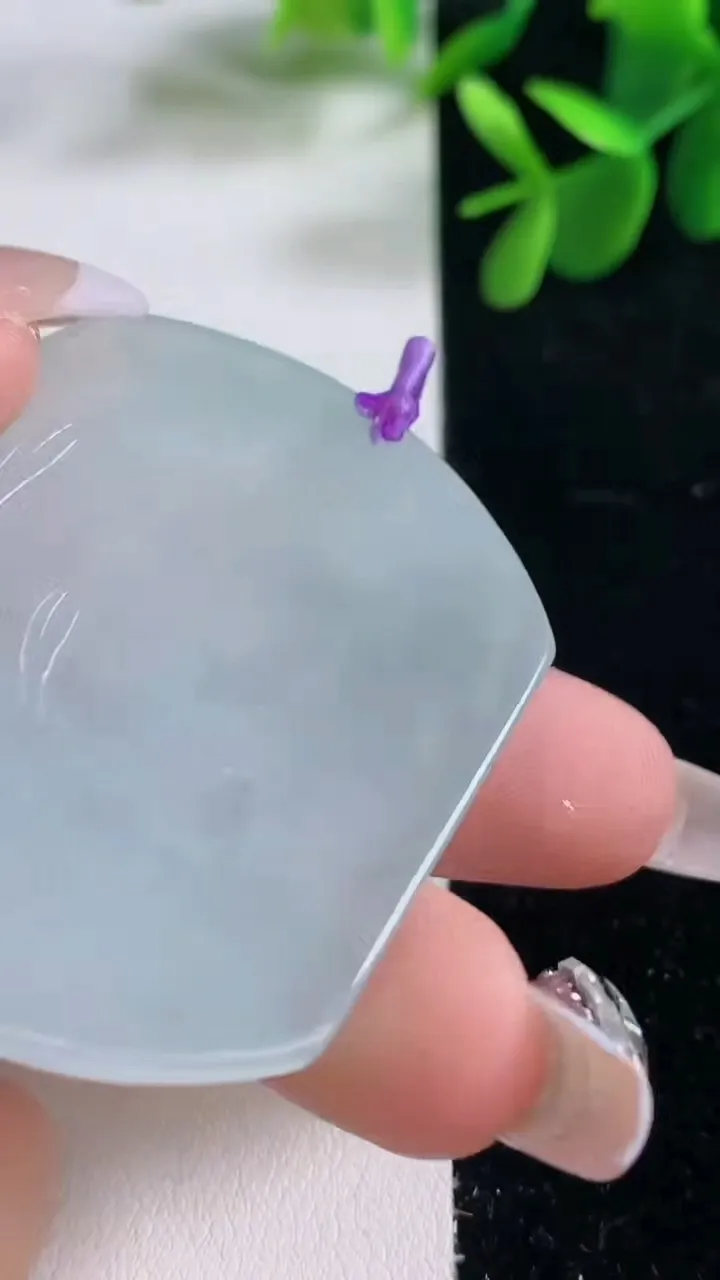 天然A货翡翠山水大日如来吊坠，尺寸50.4-43.3-4.7，重量:24.26g
12月26日