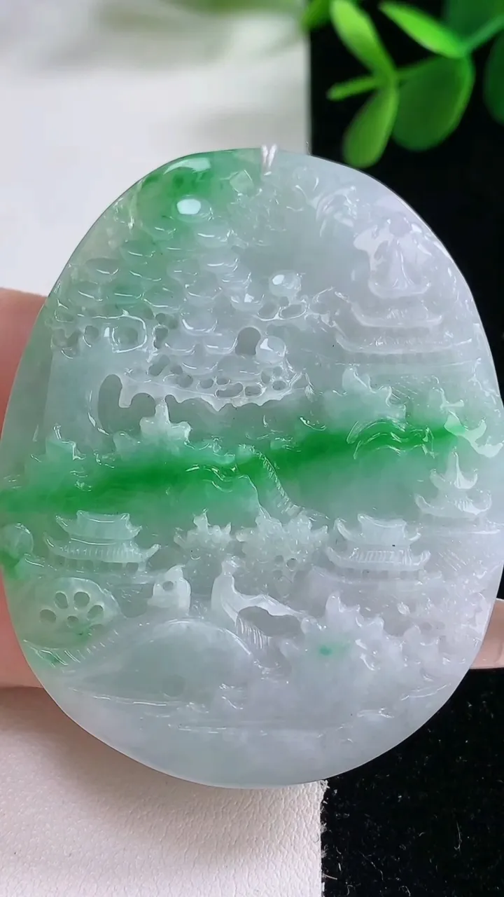 天然A货翡翠山水牌吊坠，尺寸56.4-45.2-5.7，重量:29.91g
12月26日