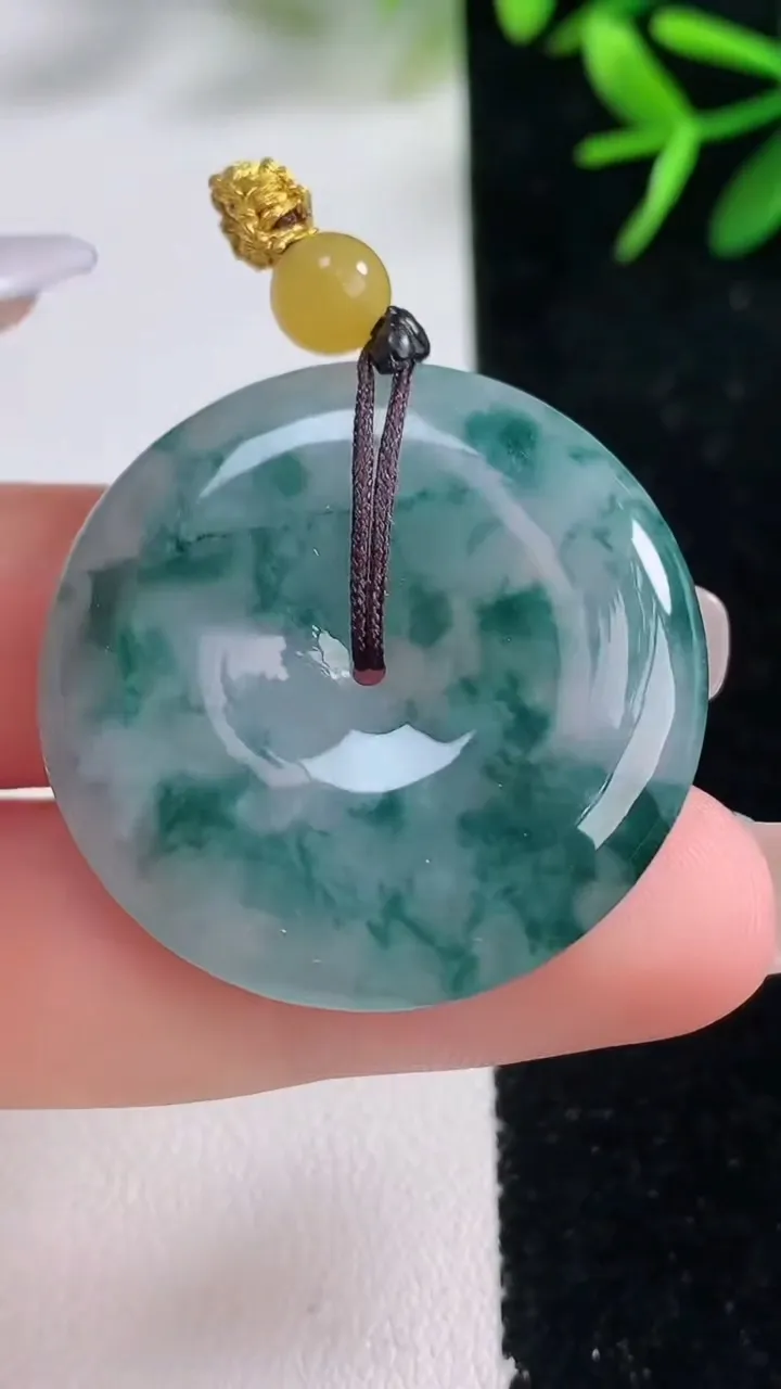 天然A货翡翠飘花平安扣吊坠，尺寸32.4-5.7，重量:13.48g
12月26日