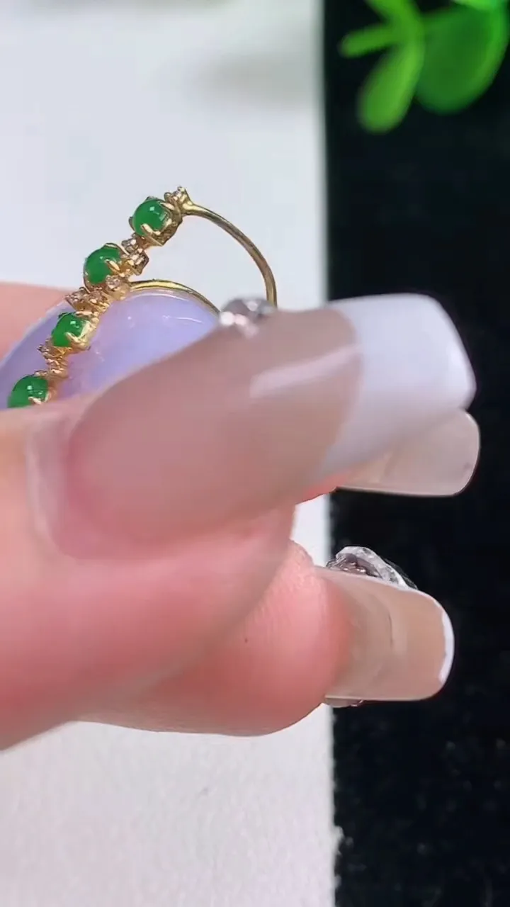 天然A货翡翠18K金紫罗兰路路通吊坠，尺寸21.6-12.5，重量:12.70g
12月26日