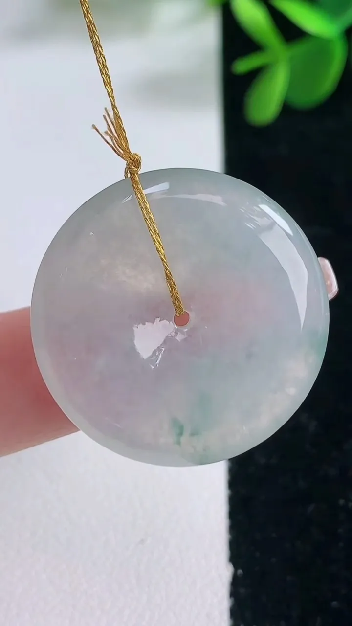 天然A货翡翠冰种飘花平安扣吊坠，尺寸27.5-5.2，重量:10.30g
12月26日