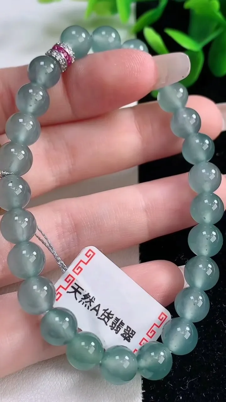 天然A货翡翠圆珠手串，尺寸7.7-25颗，重量:20.71g12月26日
工厂直销收藏佳品,种好水足，色泽均匀，有种有色，上手高大气！