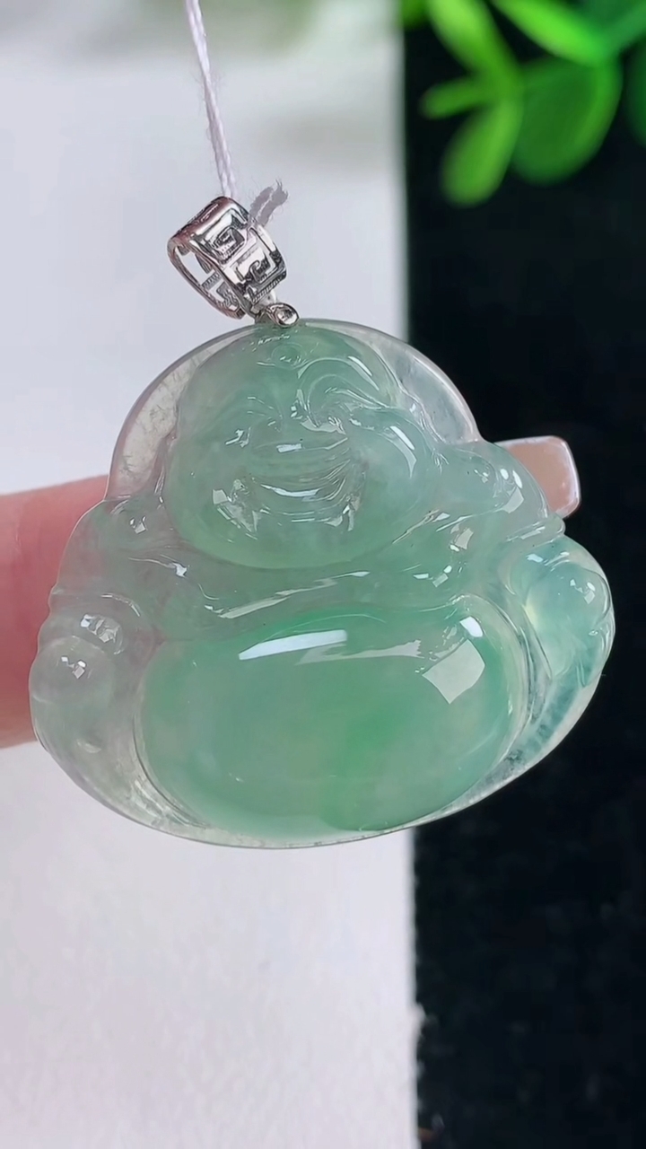 天然A货翡翠佛公吊坠，尺寸27.2-29.7-5.8，重量:7.02g
12月26日