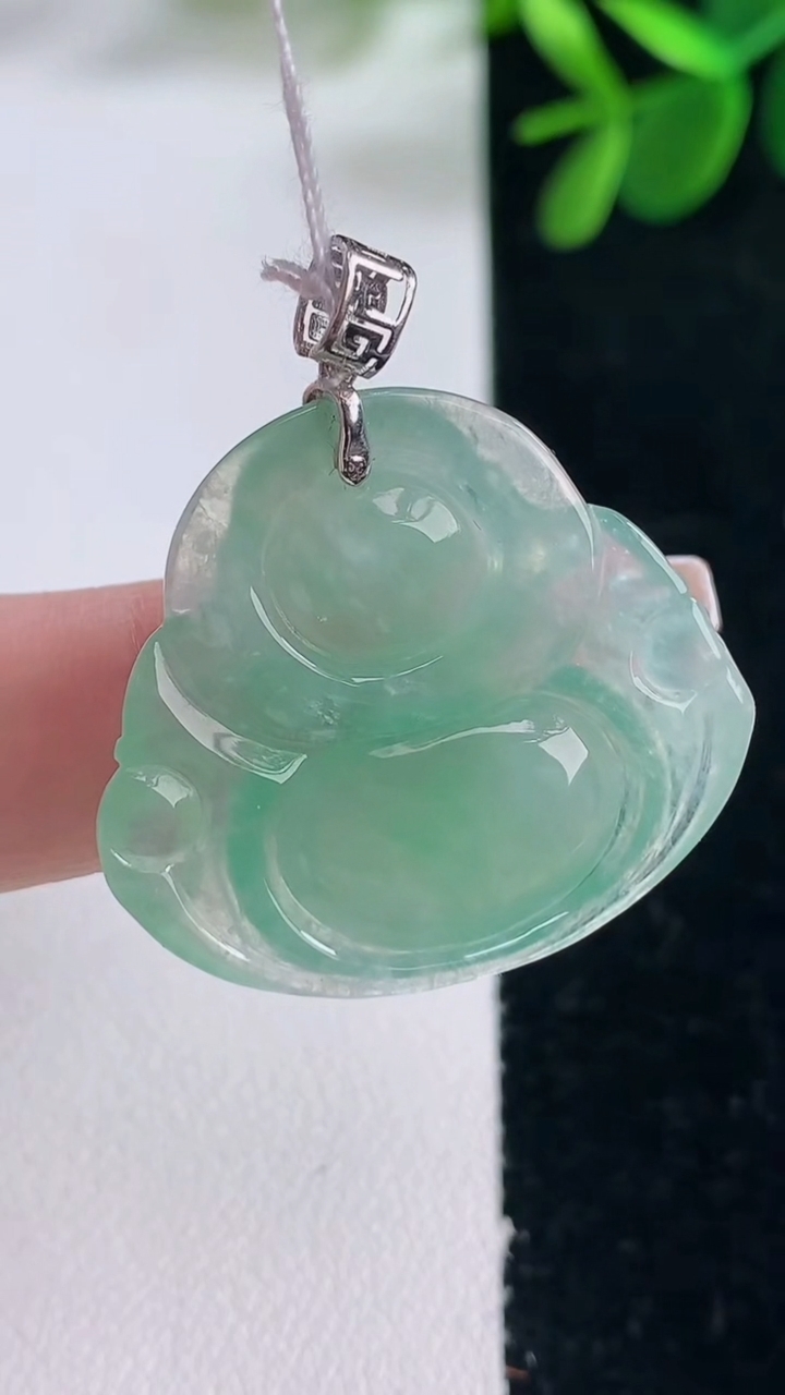 天然A货翡翠佛公吊坠，尺寸27.2-29.7-5.8，重量:7.02g
12月26日