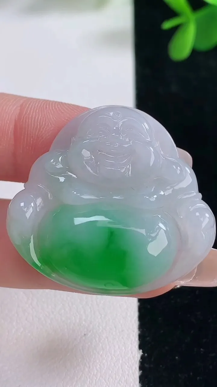 天然A货翡翠佛公吊坠，尺寸32-34.6-5.8，重量:9.79g
12月26日