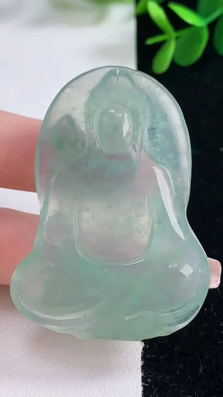 天然A货翡翠大势至菩萨吊坠，尺寸54.5-40-6.5，重量:23.23g
12月26日