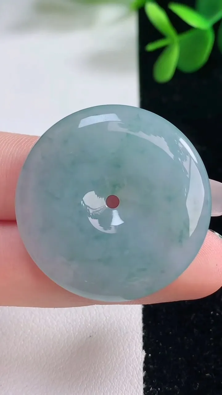 天然A货翡翠飘花平安扣吊坠，尺寸32.7-5.9，重量:13.74g
12月26日