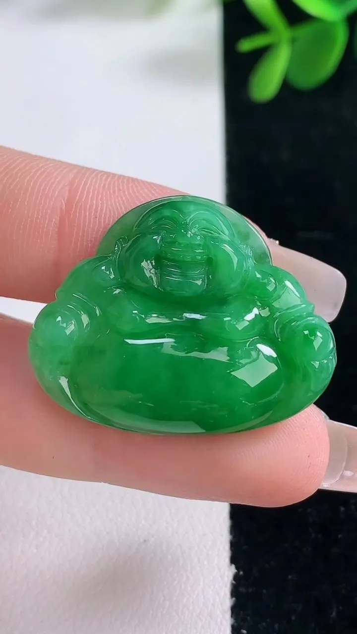 天然A货翡翠佛公吊坠，尺寸24.8-31.5-5.9，重量:7.54g
12月26日