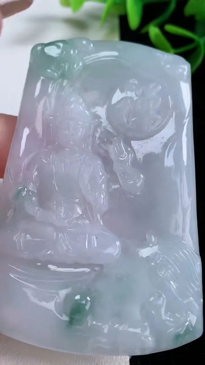 天然A货翡翠飘花文殊菩萨吊坠，尺寸77.3-48.7-5.8，重量:52.19g
12月26日