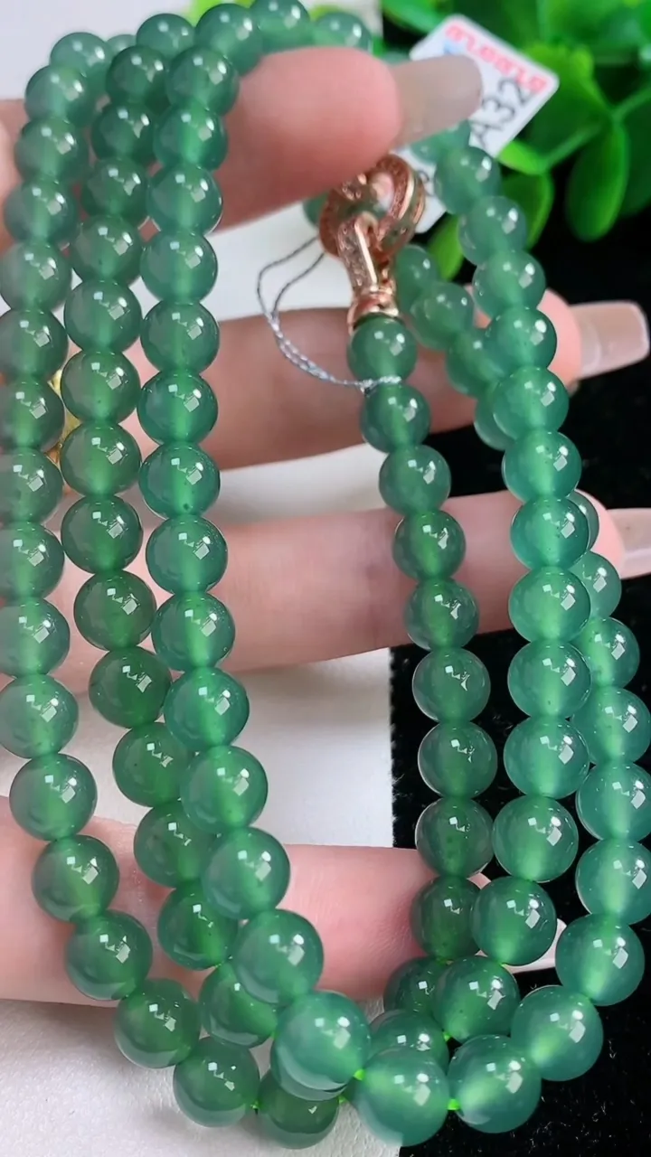 天然A货翡翠圆珠项链，尺寸7-100颗，重量:58.36g
12月26日
