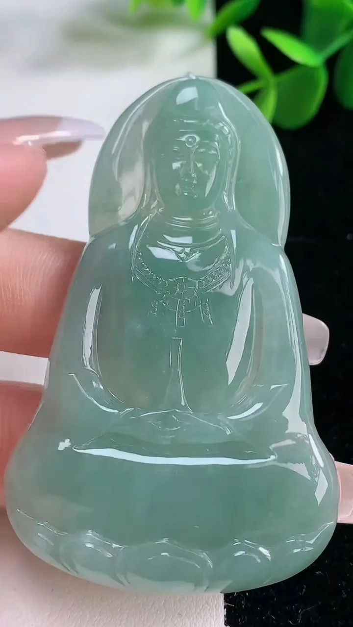 天然A货翡翠观音菩萨吊坠 尺寸66-40.7-4.9，重量:23.89g
12月26日