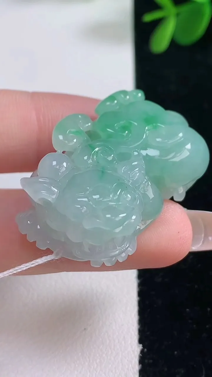 天然A货翡翠貔貅吊坠，尺寸35-21.6-13.8，重量:22.38g
12月26日