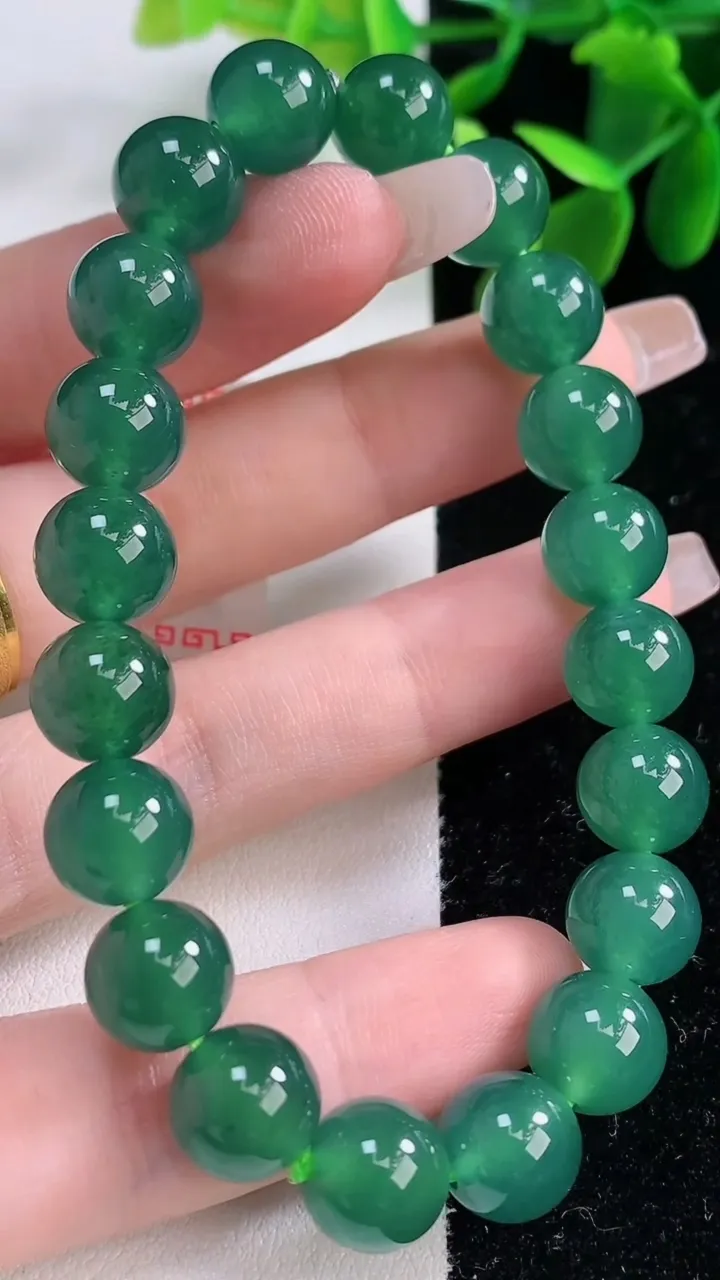 天然A货翡翠圆珠手串，尺寸10-20颗，重量:32.67g12月26日
工厂直销收藏佳品,种好水足，