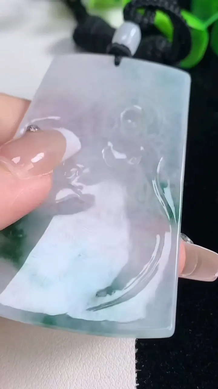 天然A货翡翠种飘花文殊菩萨吊坠，尺寸69-43.4-5.2，重量:42.33g
12月26日