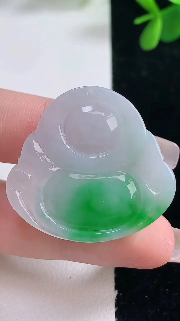 天然A货翡翠佛公吊坠，尺寸32-34.6-5.8，重量:9.79g
12月26日