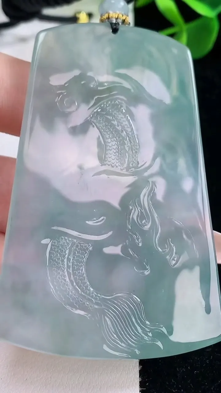 天然A货翡翠祥龙虚空藏菩萨吊坠，尺寸69.5-44.3-4.5，重量:41.98g
12月26日