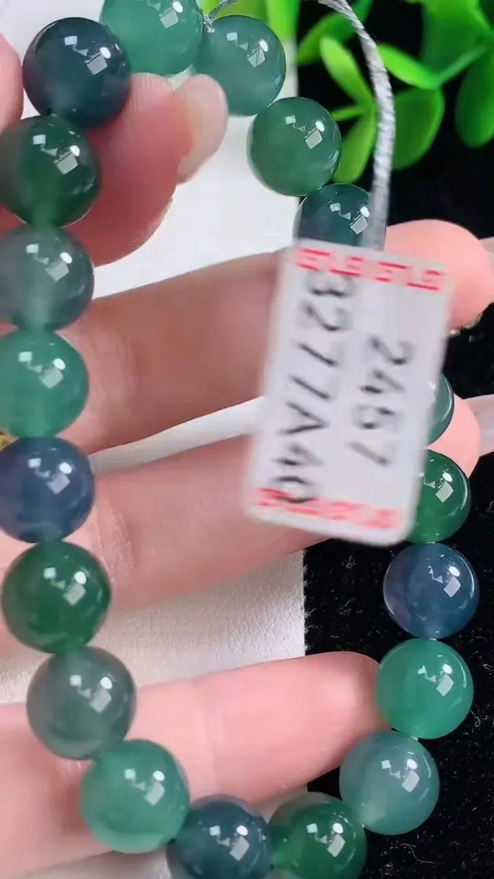 天然A货翡翠圆珠手串，尺寸9.8-20颗，重量:32.52g12月26日
工厂直销收藏佳品,种好水足