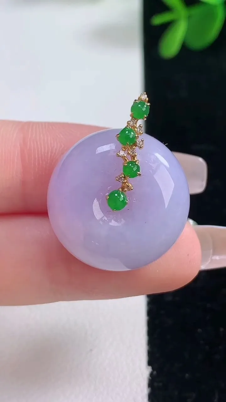 天然A货翡翠18K金紫罗兰路路通吊坠，尺寸21.6-12.5，重量:12.70g
12月26日