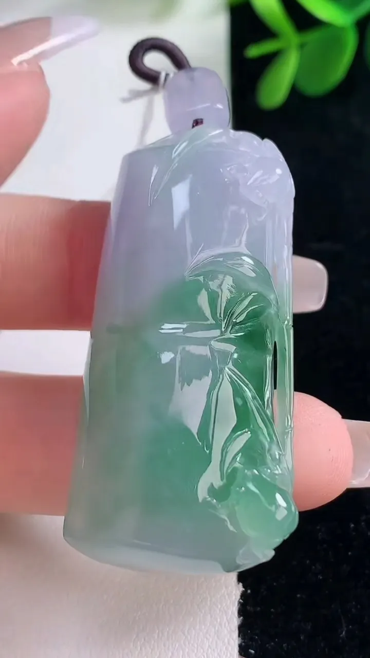 天然A货翡翠节节高升 竹节吊坠，尺寸48.7-23.3-11.6，重量:30.36g
12月26日