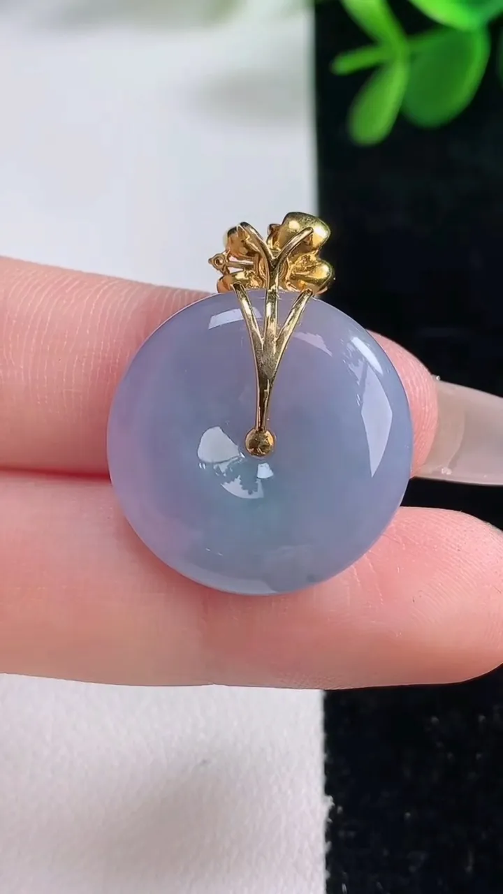 天然A货翡翠18K金紫罗兰平安扣吊坠，尺寸22-5.6，重量:6.53g
12月26日