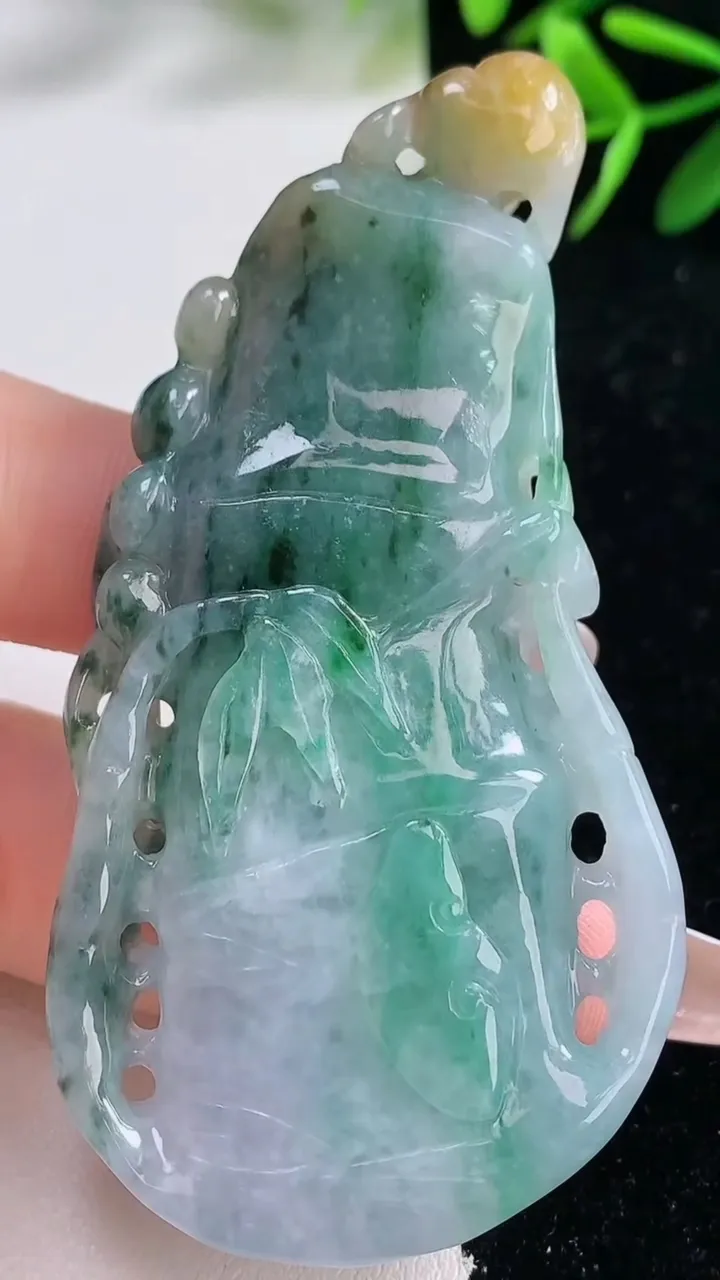 天然A货翡翠飘花节节高升 竹节吊坠，尺寸70.2-37-11.3，重量:46.29g
12月26日