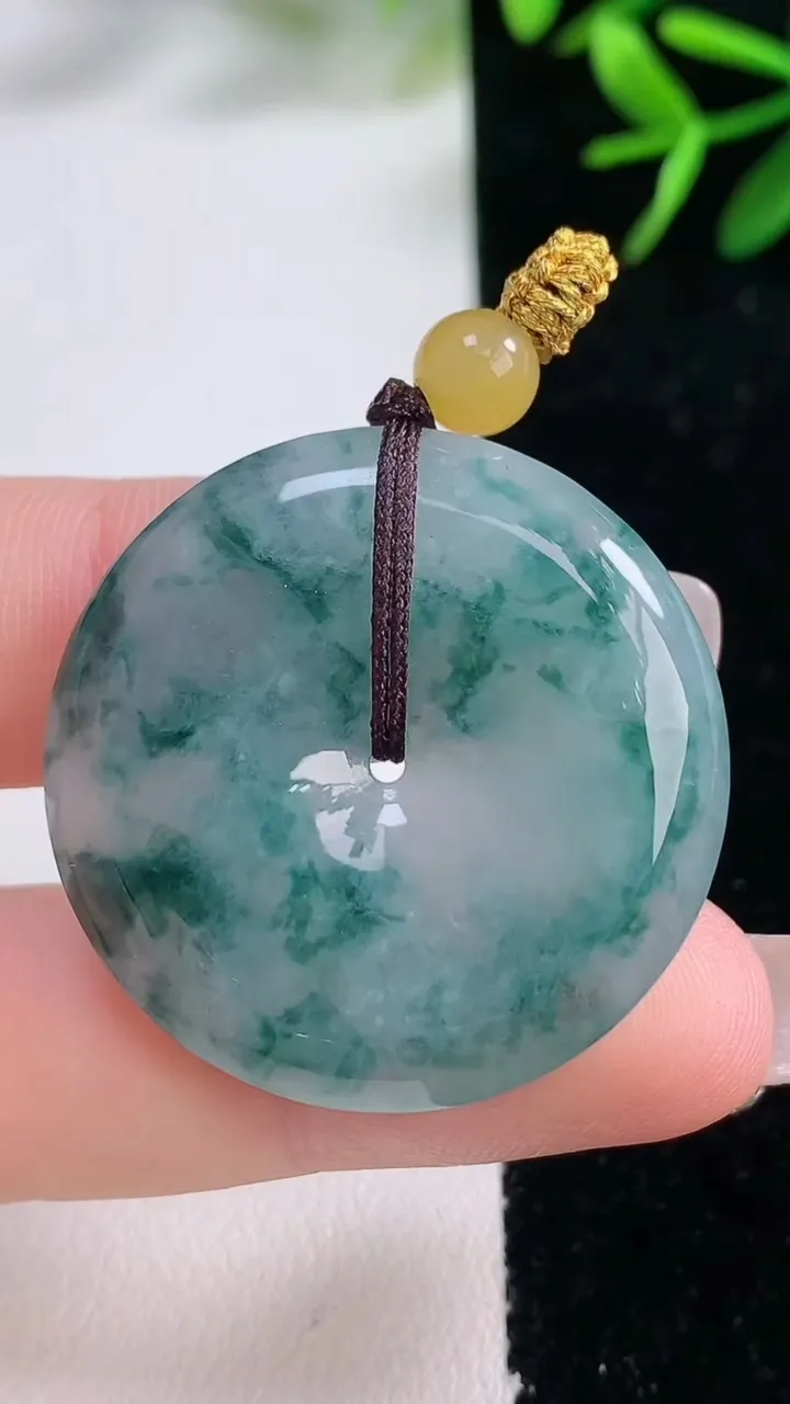 天然A货翡翠飘花平安扣吊坠，尺寸32.4-5.7，重量:13.48g
12月26日