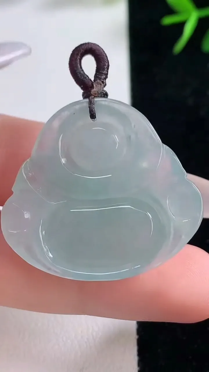 天然A货翡翠佛公吊坠，尺寸29.8-32-6.5，重量:9.40g
12月26日