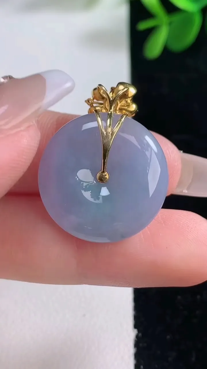 天然A货翡翠18K金紫罗兰平安扣吊坠，尺寸22-5.6，重量:6.53g
12月26日