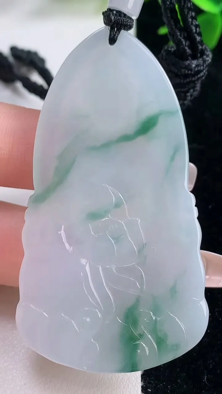 天然A货翡翠飘花观音菩萨吊坠，尺寸63.5-34.7-5.3，重量:30.12g
12月26日