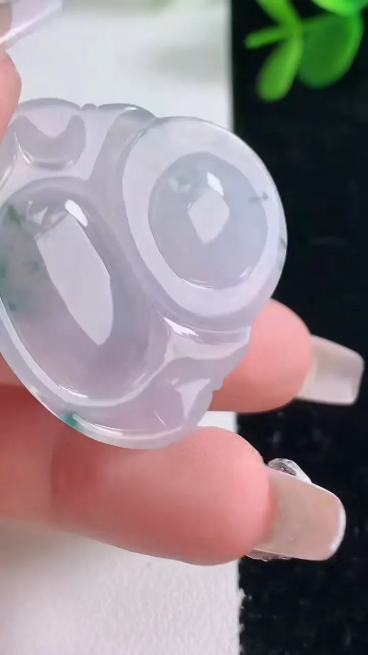 天然A货翡翠冰种飘花佛公吊坠，尺寸32.9-35.8-7.4，重量:13.85g
12月26日