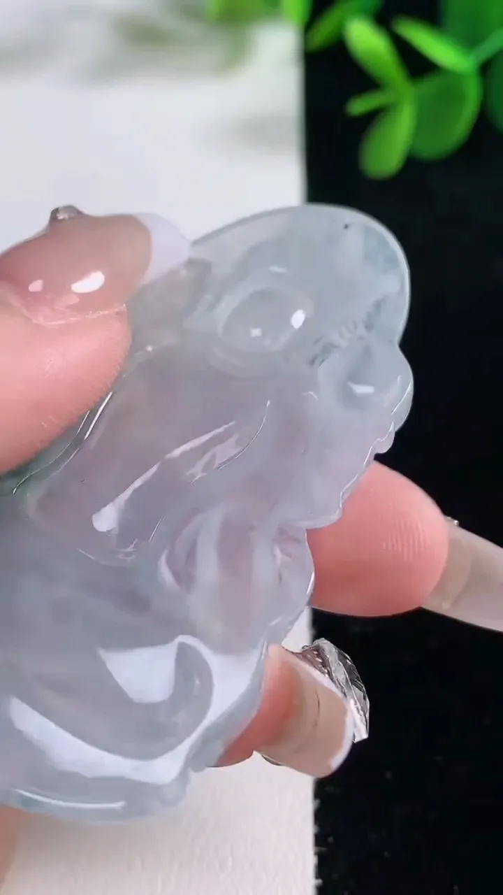 天然A货翡翠种飘花大势至菩萨吊坠，尺寸62-38.3-5.7，重量:22.72g
12月26日