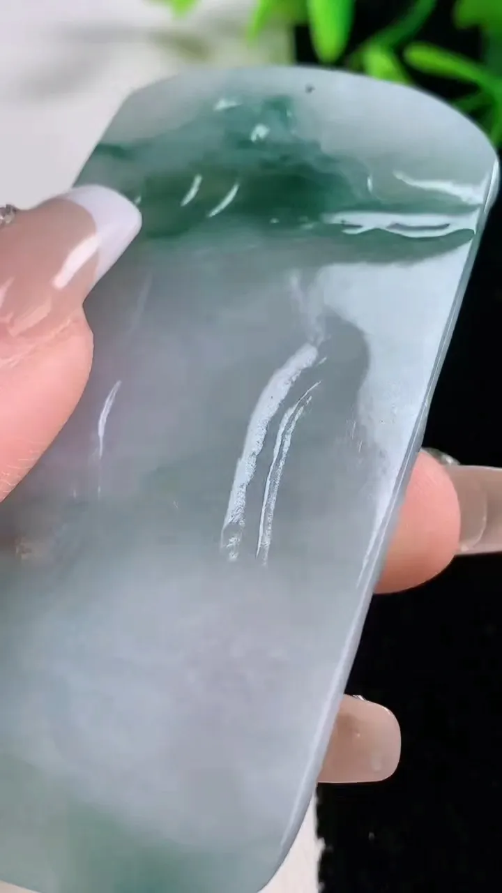 天然A货翡翠飘花祥龙大势至菩萨吊坠，尺寸71.3-39-6.3，重量:41.60g
12月26日