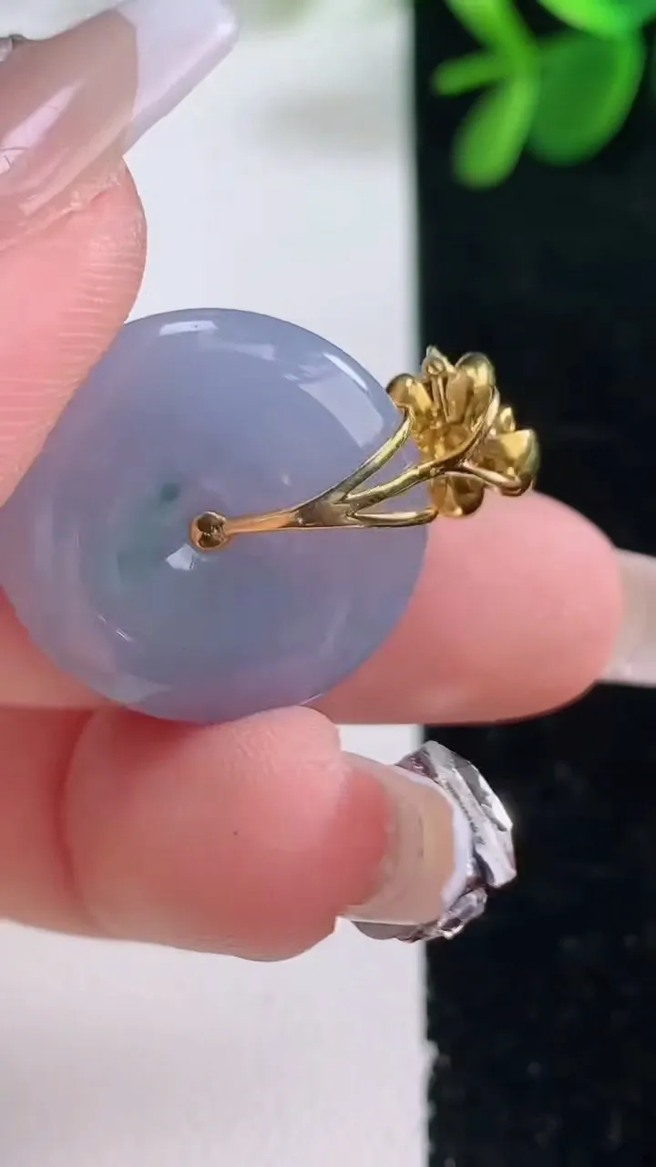 天然A货翡翠18K金紫罗兰平安扣吊坠，尺寸22-5.6，重量:6.53g
12月26日