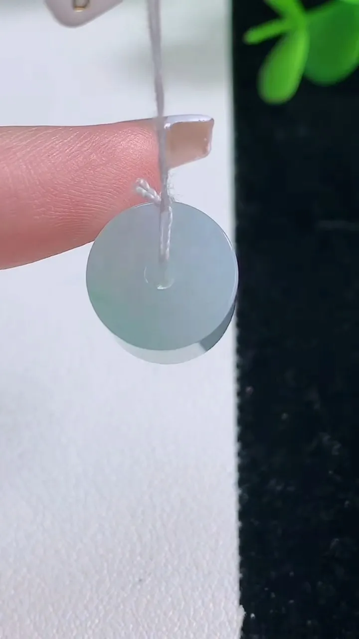 天然A货翡翠路路通吊坠，尺寸12.6-12.8，重量:5.79g
12月26日