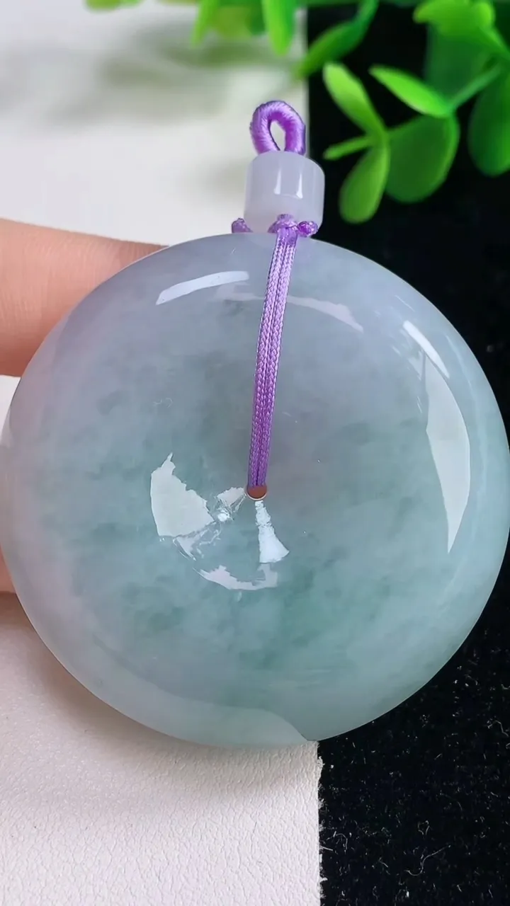 天然A货翡翠紫罗兰平安扣吊坠，尺寸51.2-12.4，重量:67.89g
12月26日