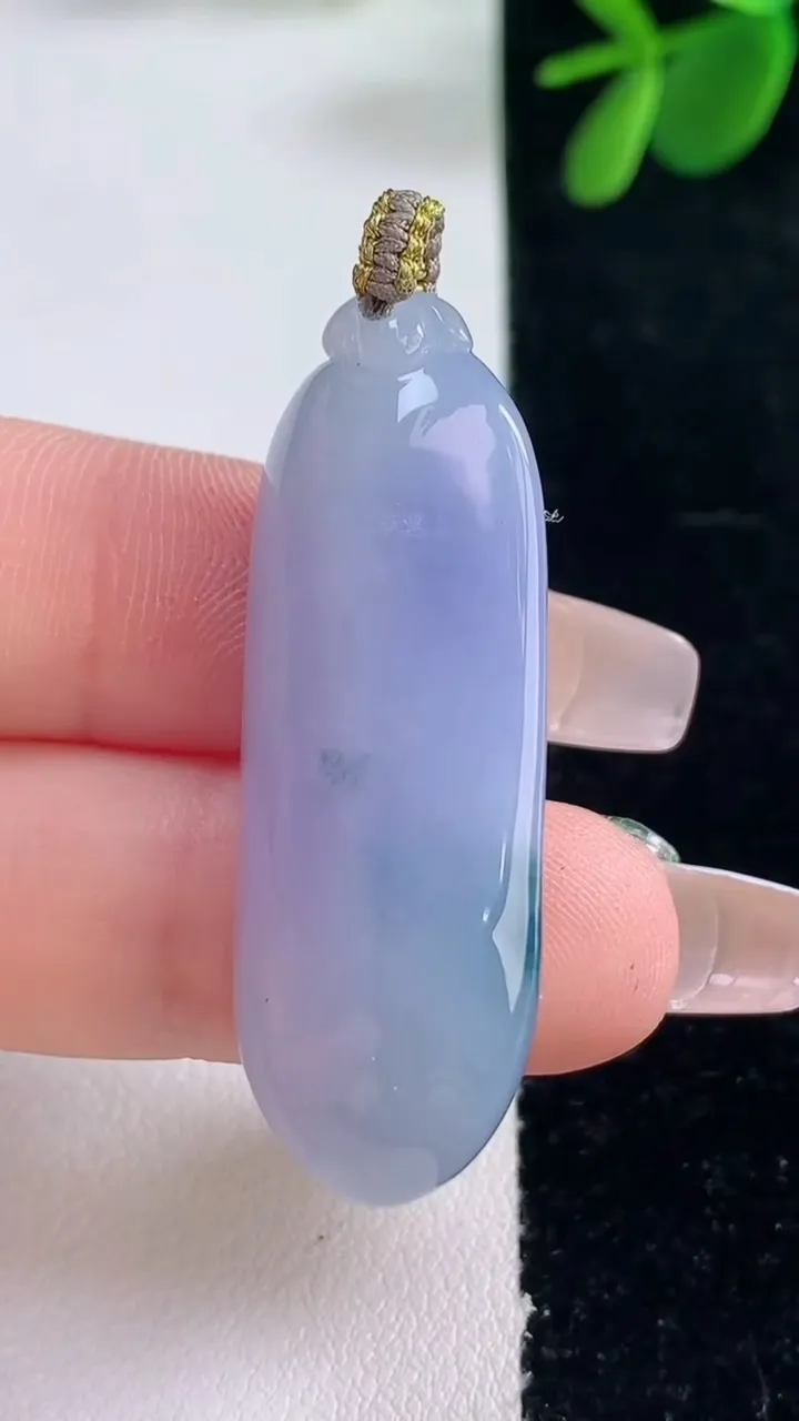 天然A货翡翠18K金紫罗兰福瓜吊坠，尺寸40.6-15-11.3，重量:12.72g
12月26日