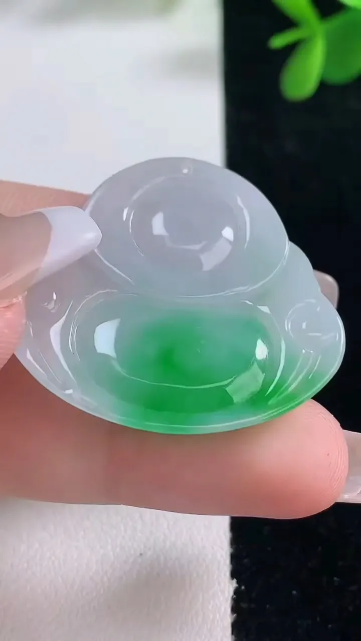 天然A货翡翠佛公吊坠，尺寸32-34.6-5.8，重量:9.79g
12月26日