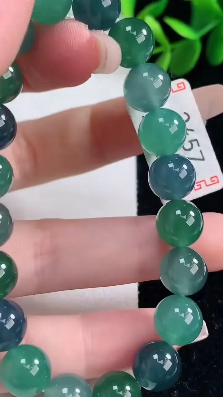 天然A货翡翠圆珠手串，尺寸9.8-20颗，重量:32.52g12月26日
工厂直销收藏佳品,种好水足，色泽均匀，有种有色，上手高大气！
