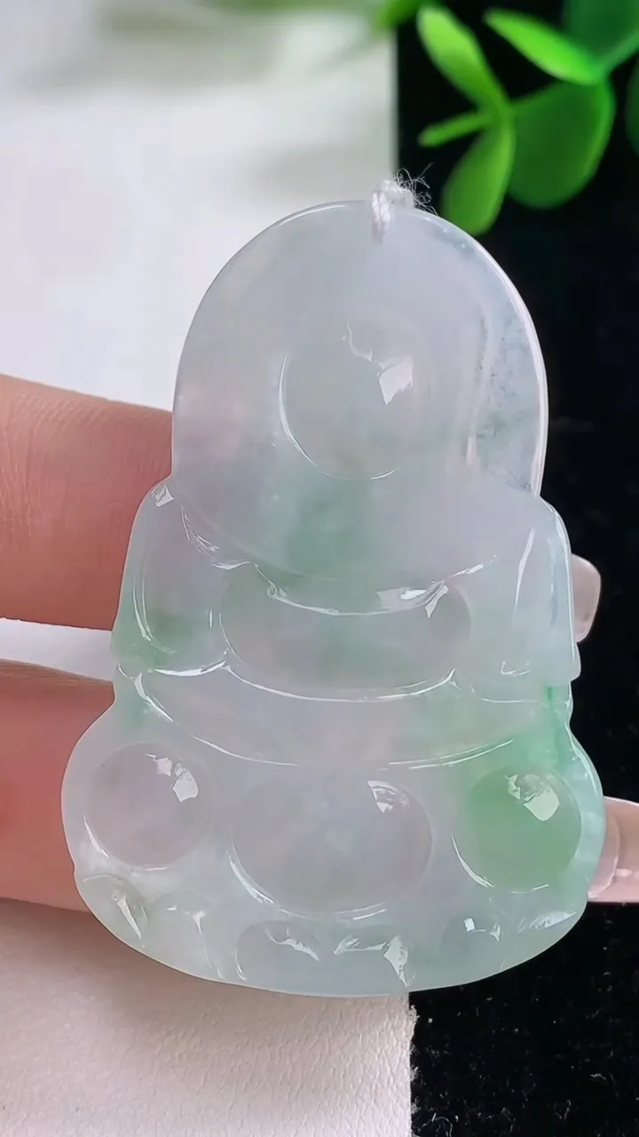 天然A货翡翠观音菩萨吊坠，尺寸51.2-34.8-5.8，重量:18.14g
12月26日