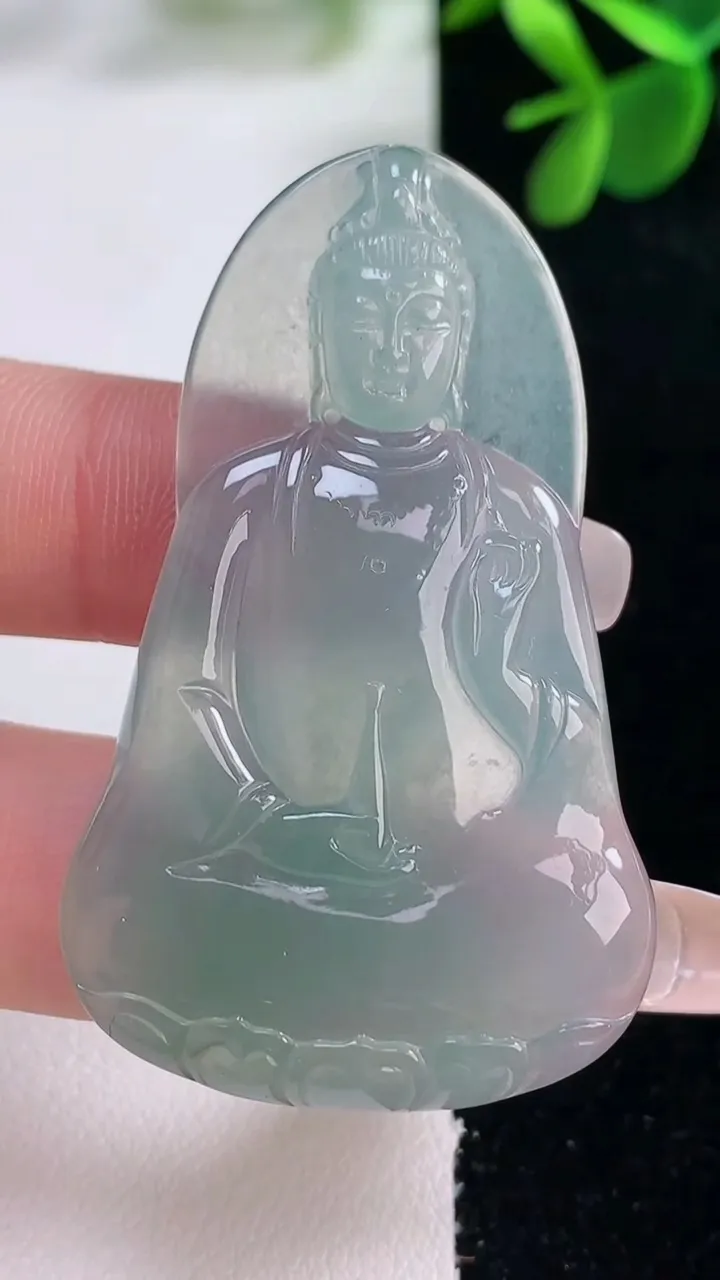 天然A货翡翠观音菩萨吊坠，尺寸52.7-32-5.2，重量:15.80g
12月26日