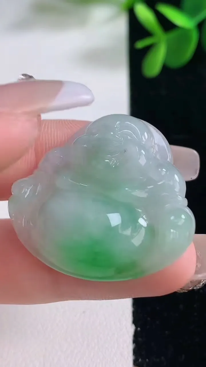 天然A货翡翠佛公吊坠，尺寸29.7-34-5.9，重量:9.06g
12月26日