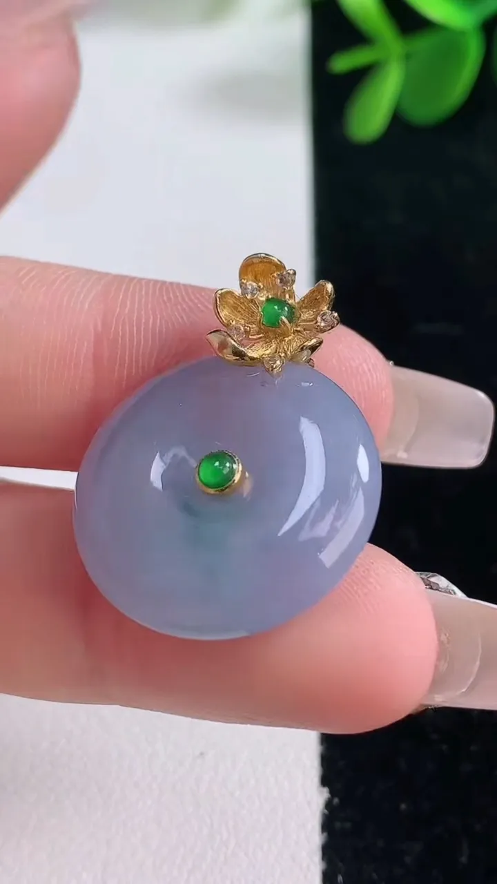 天然A货翡翠18K金紫罗兰平安扣吊坠，尺寸22-5.6，重量:6.53g
12月26日