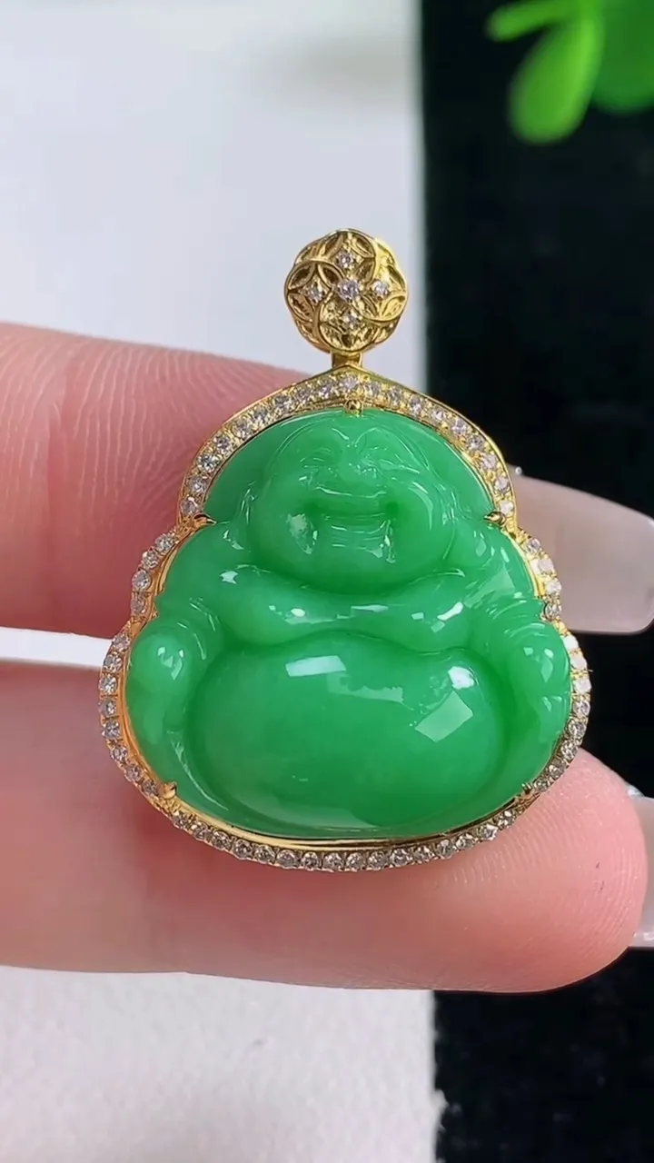 天然A货翡翠佛公吊坠，尺寸30.5-23.3-9.5，裸石20-21重量:5.59g
12月26日