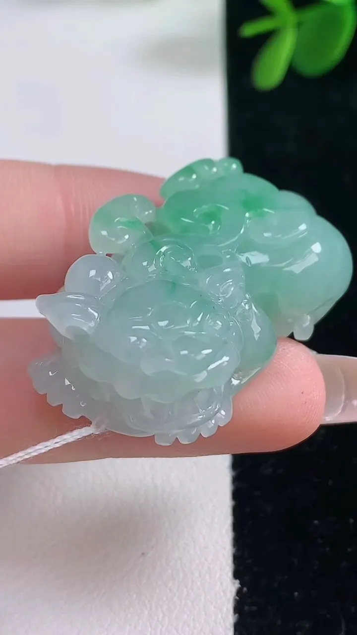 天然A货翡翠貔貅吊坠，尺寸35-21.6-13.8，重量:22.38g
12月26日