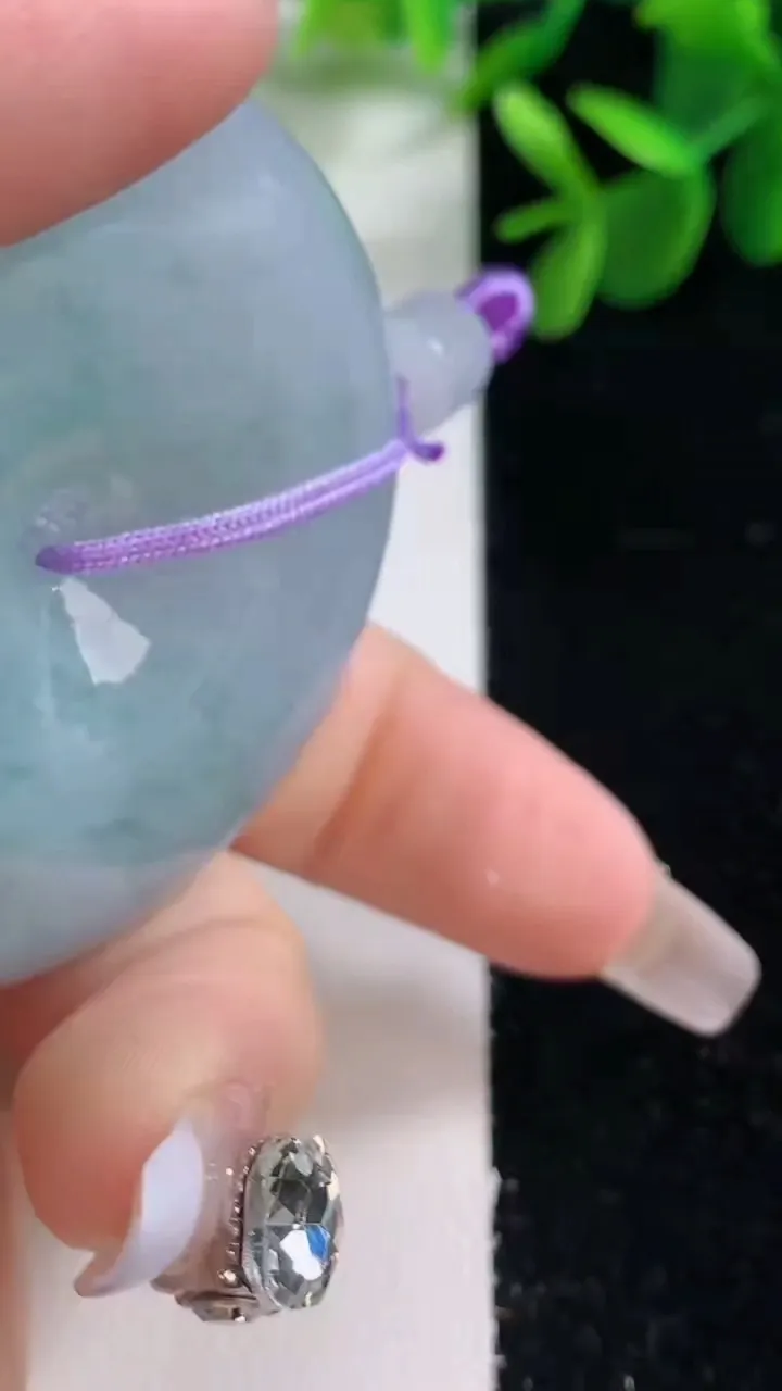 天然A货翡翠紫罗兰平安扣吊坠，尺寸51.2-12.4，重量:67.89g
12月26日