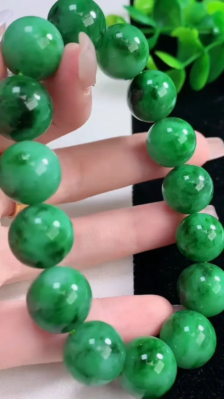 天然A货翡翠圆珠手串，尺寸14-15颗，重量:75.40g12月26日
工厂直销收藏佳品,种好水足，