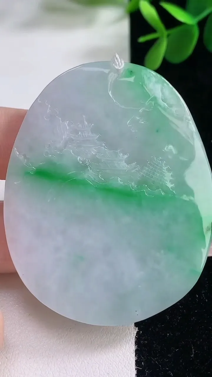 天然A货翡翠山水牌吊坠，尺寸56.4-45.2-5.7，重量:29.91g
12月26日